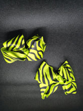 Load image into Gallery viewer, Girls&#39; Printed Clip-In Hair Bows
